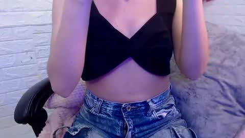 Snapshot of lilyn_brooks chatting on July 2026 05:27:01 AM Lilyn online show from July 2026 05:27:01 AM