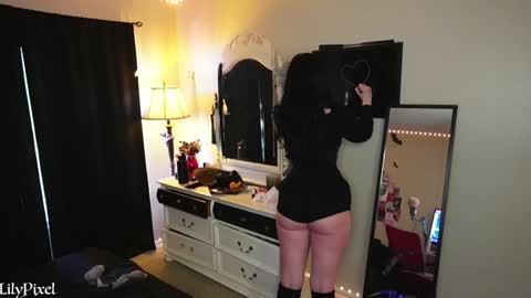 Snapshot of lilypixel chatting on January 2025 11:55:02 PM Liliana Marie Pixelate online show from January 2025 11:55:02 PM