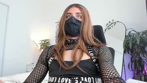 Snapshot of lilyreina chatting on May 2026 05:43:01 PM Lily Reina online show from May 2026 05:43:01 PM