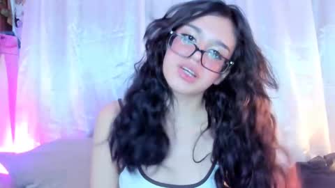 Snapshot of lilyskinny27 chatting on March 2025 06:37:02 AM lilyskinny27 online show from March 2025 06:37:02 AM