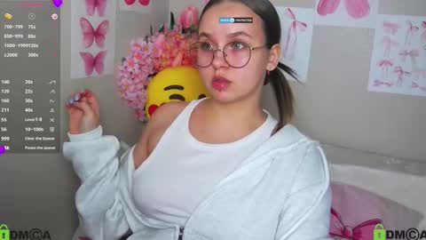 Lily online show from October 2025 01:53:02 PM