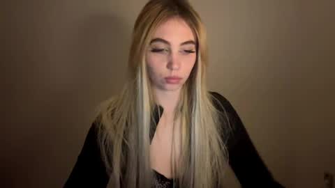 Snapshot of lilysweetgirl chatting on April 2026 08:03:02 PM Lily online show from April 2026 08:03:02 PM