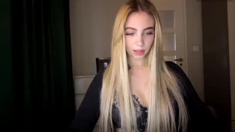 Snapshot of lilysweetgirl chatting on May 2026 06:24:02 PM Lily online show from May 2026 06:24:02 PM