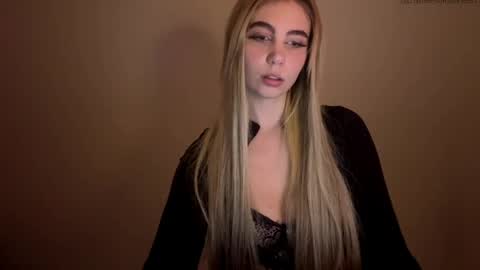 Snapshot of lilysweetgirl chatting on May 2026 06:46:01 PM Lily online show from May 2026 06:46:01 PM