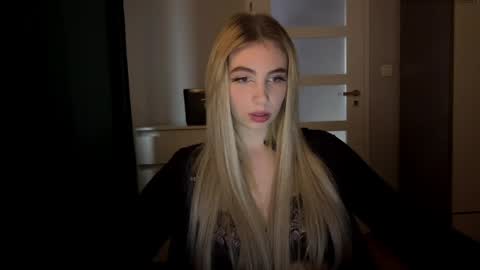 Snapshot of lilysweetgirl chatting on May 2026 04:48:02 PM Lily online show from May 2026 04:48:02 PM