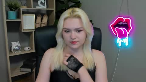 Lily online show from March 2026 06:25:01 AM