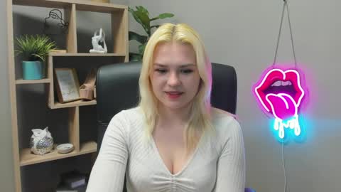 Lily online show from May 2026 06:52:01 AM