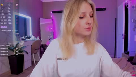 Snapshot of lilyvibe chatting on February 2025 10:08:02 PM Lily online show from February 2025 10:08:02 PM