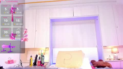 lilywhitee1 online show from November 2025 04:28:02 PM