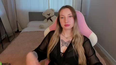 Lilly Lark online show from May 2026 01:23:01 AM