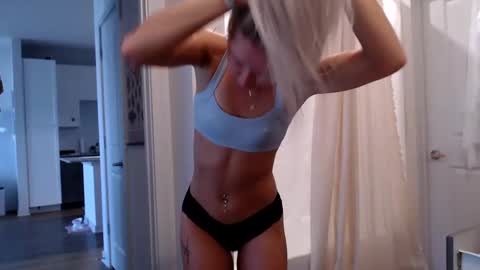 Snapshot of lilyyymonroee chatting on October 2025 01:19:01 PM Lily Monroe online show from October 2025 01:19:01 PM