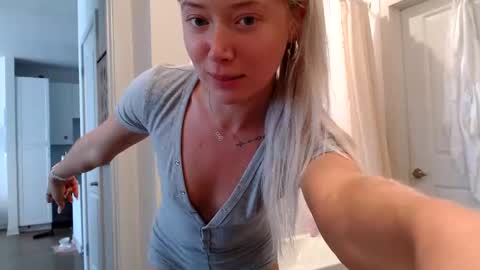 Snapshot of lilyyymonroee chatting on October 2025 07:02:02 PM Lily Monroe online show from October 2025 07:02:02 PM