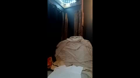 Snapshot of limelight1975 chatting on April 2026 07:09:01 AM limelight1975 online show from April 2026 07:09:01 AM