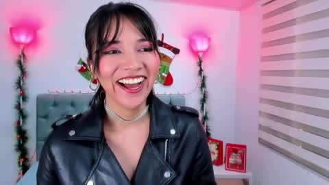 Snapshot of lina_bedoya chatting on December 2024 02:44:01 PM Lina Bedoya online show from December 2024 02:44:01 PM