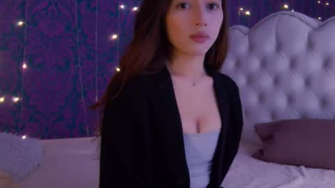 Lillian online show from October 2025 05:02:02 PM