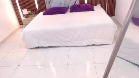 Lina online show from September 2025 12:05:01 PM