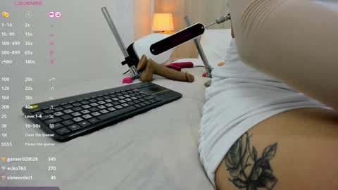 Snapshot of lina_garcia chatting on December 2024 02:22:02 PM online show from December 2024 02:22:02 PM
