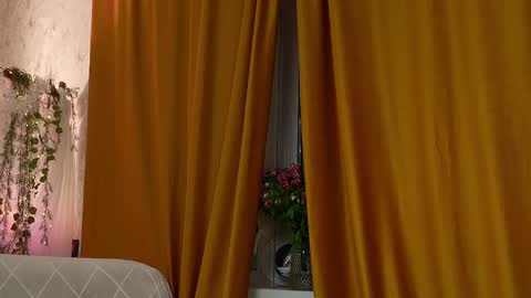 Snapshot of lina_n_kitty chatting on February 2025 05:09:01 PM Lina - online show from February 2025 05:09:01 PM