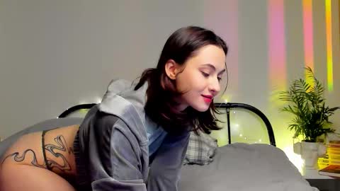 Snapshot of lina_n_kitty chatting on December 2025 07:43:02 PM Lina - online show from December 2025 07:43:02 PM