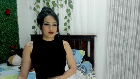 Snapshot of lina_paola chatting on December 2024 09:56:01 PM paola online show from December 2024 09:56:01 PM
