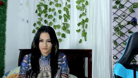 Snapshot of lina_paola chatting on February 2025 01:36:02 AM paola online show from February 2025 01:36:02 AM