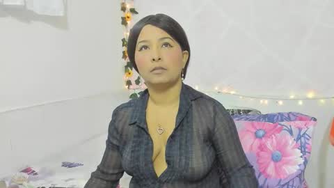 LINA SANCHEZ online show from October 2025 01:03:02 PM