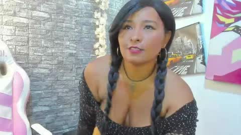 LINA SANCHEZ online show from May 2026 08:06:01 PM