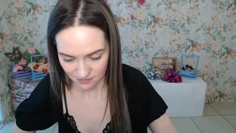 Lina online show from February 2025 09:52:02 AM