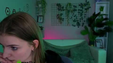Snapshot of linaa_dolly chatting on June 2026 01:45:01 PM linaa_dolly online show from June 2026 01:45:01 PM