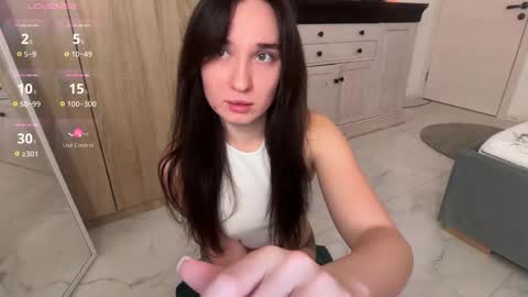 Lina online show from November 2025 09:24:02 PM