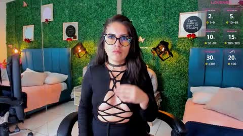 Lina  online show from October 2025 11:33:02 AM