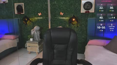 Lina  online show from November 2025 12:06:01 PM