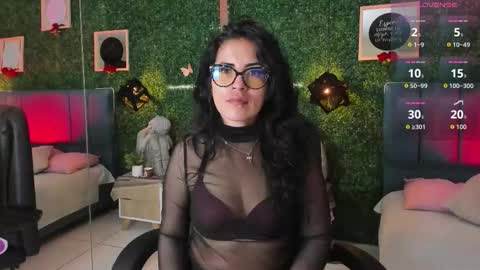 Lina  online show from November 2025 12:55:01 PM