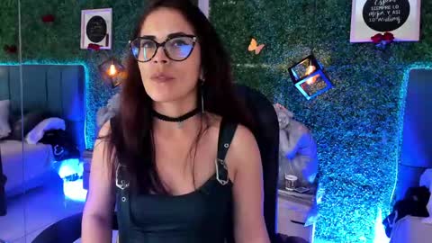 Lina  online show from April 2026 11:27:02 AM