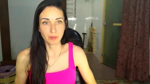 LinaLivee online show from November 2025 07:38:01 PM