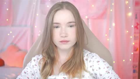 Snapshot of linalyy chatting on April 2026 05:27:01 AM Lina online show from April 2026 05:27:01 AM