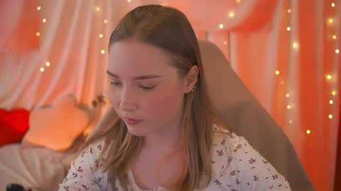 Snapshot of linalyy chatting on April 2026 06:03:01 AM Lina online show from April 2026 06:03:01 AM