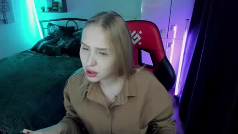 Lina online show from October 2025 09:25:02 PM