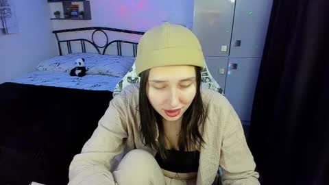 Lina online show from November 2025 10:07:02 PM