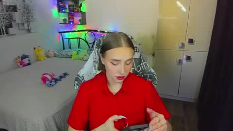 Lina online show from May 2026 09:01:01 PM