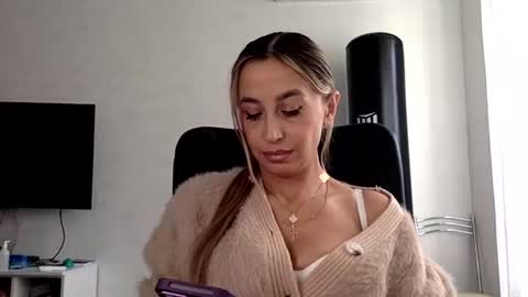 Snapshot of linavora chatting on November 2025 11:20:02 AM linavora online show from November 2025 11:20:02 AM