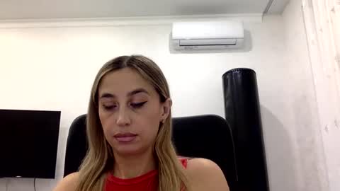 Snapshot of linavora chatting on November 2025 01:23:01 PM linavora online show from November 2025 01:23:01 PM