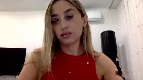 Snapshot of linavora chatting on December 2025 01:38:02 PM linavora online show from December 2025 01:38:02 PM