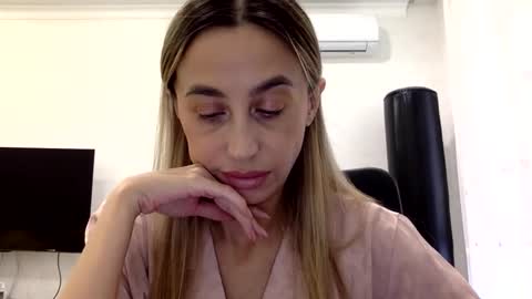 Snapshot of linavora chatting on February 2026 11:59:01 AM linavora online show from February 2026 11:59:01 AM