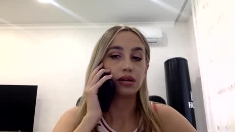 Snapshot of linavora chatting on February 2026 12:12:01 PM linavora online show from February 2026 12:12:01 PM