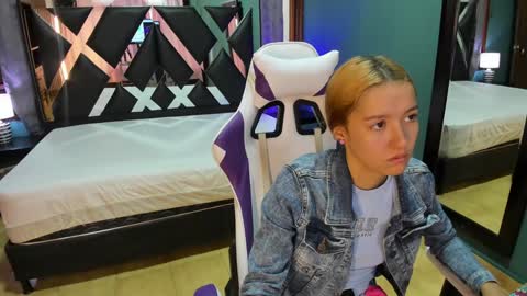  Linda  online show from January 2025 01:04:02 PM