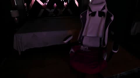  Linda  online show from January 2025 09:11:02 PM