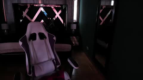  Linda  online show from February 2025 09:08:02 PM