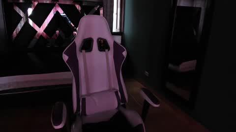  Linda  online show from March 2025 09:22:01 PM