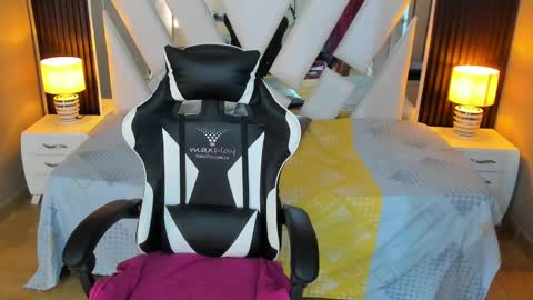  Linda  online show from September 2025 06:31:02 PM